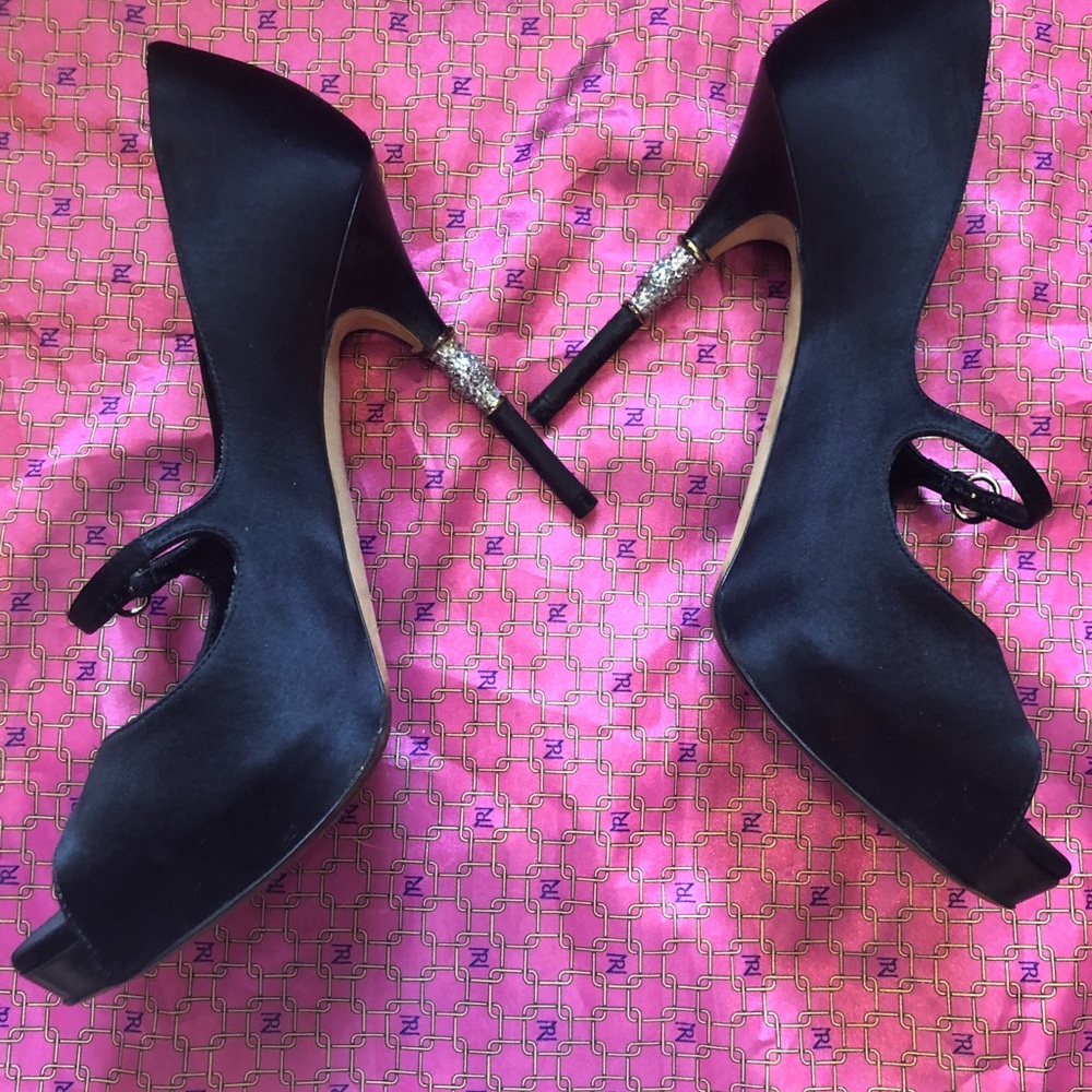 Authentic Gucci Satin Pumps
